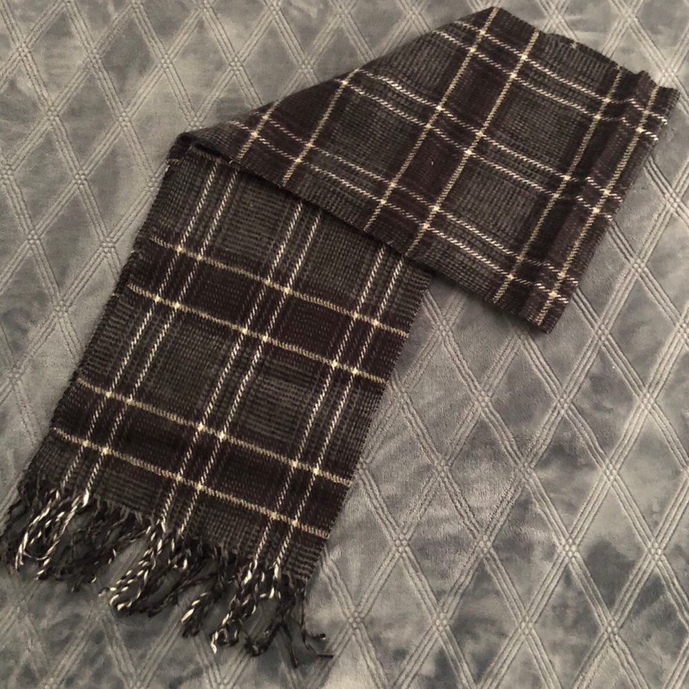 Acrylic Scarf (NWOT)